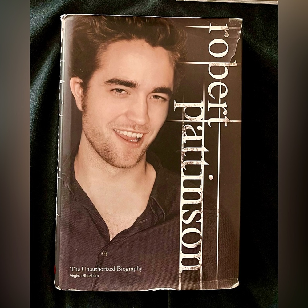 “Robert Pattinson:the Unauthorized Biography” Hardcover book